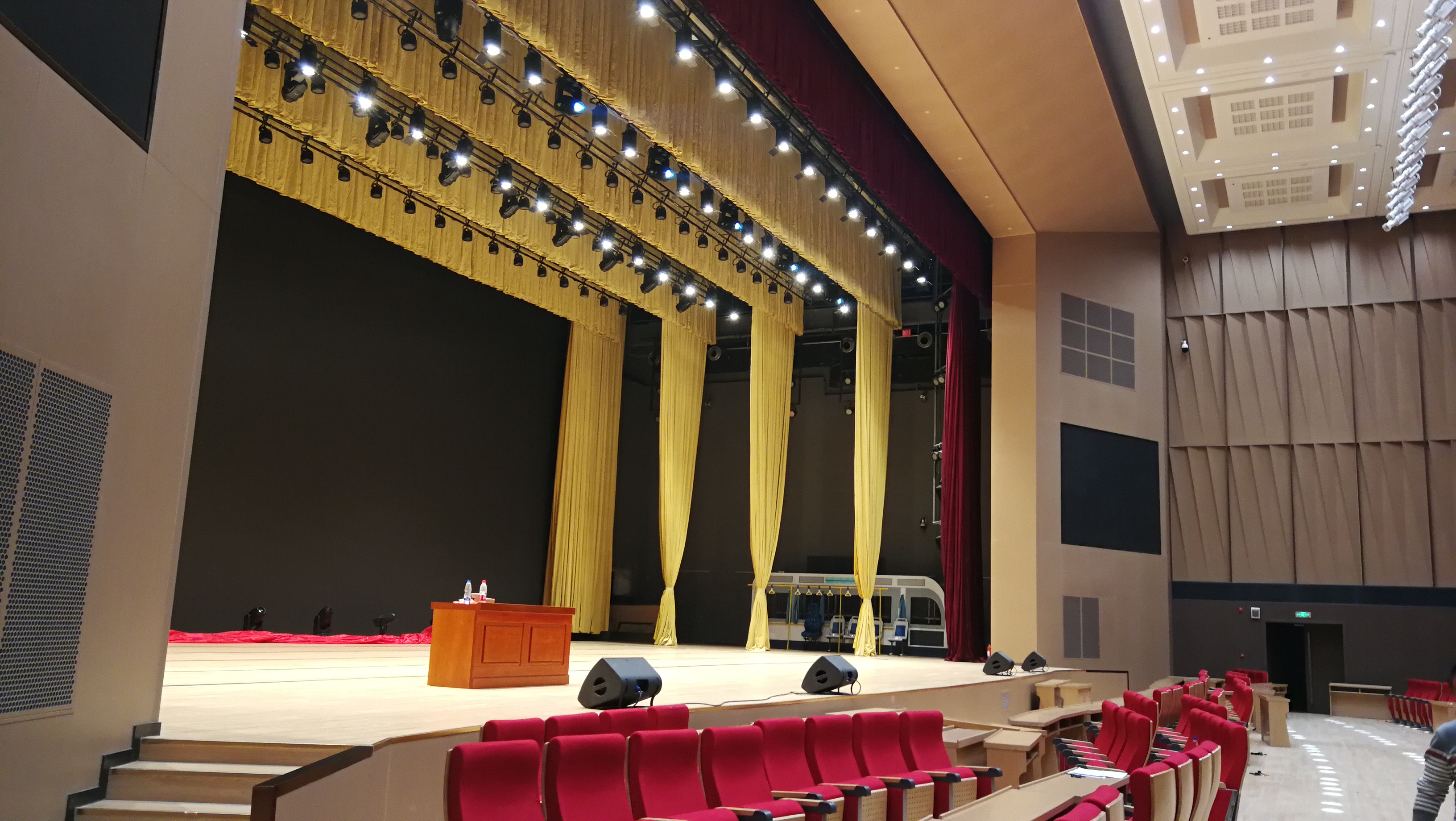 山東濱州市黃河三角洲農(nóng)產(chǎn)品交易服務(wù)中心劇場(chǎng)順利竣工